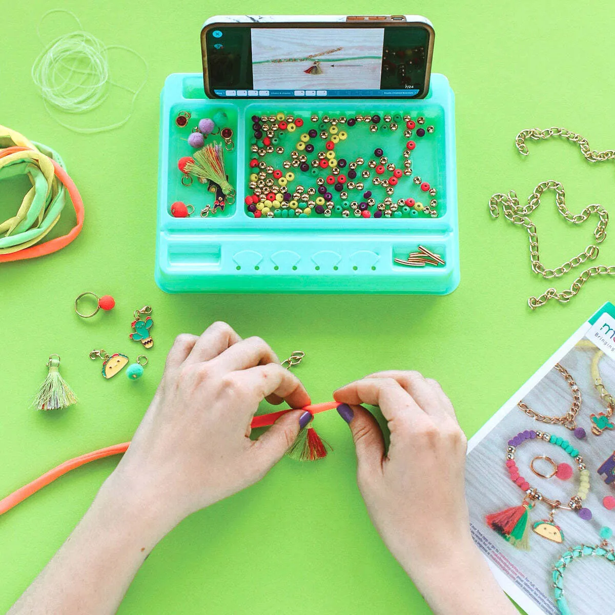 Neo-Brite Chains and Charms